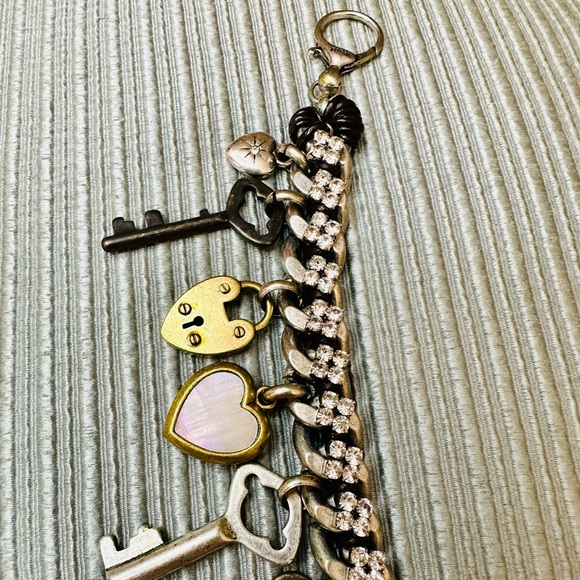 Fossil Brand Pad Lock & Key Charm Bracelet 7-8 inches clasp to clasp - Picture 4 of 11